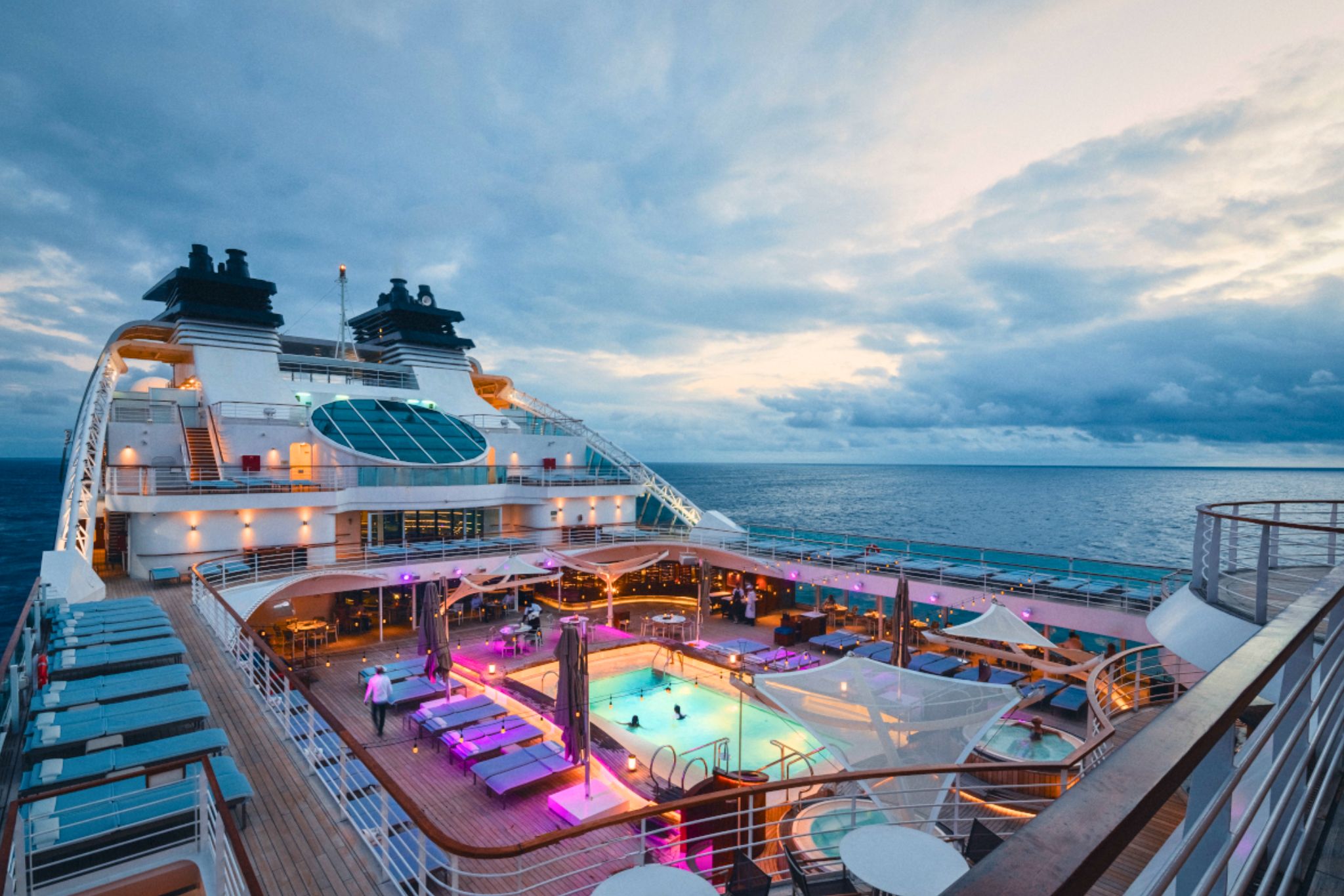 Exploring the Luxurious Amenities of Modern Cruise Ships