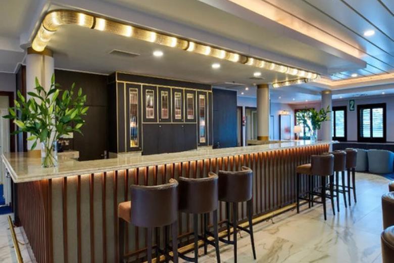 Lounge Bar