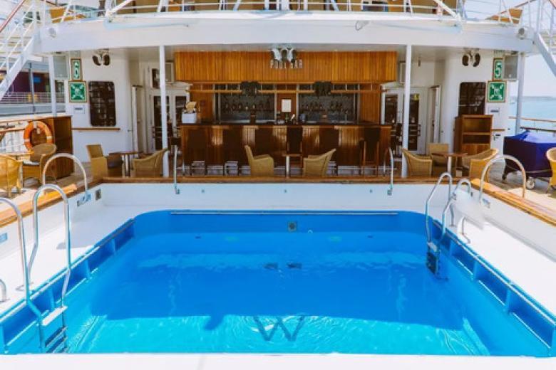 Pool Bar