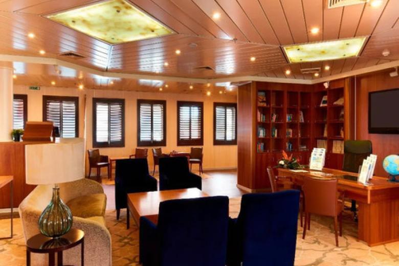 Yacht Club Cafe