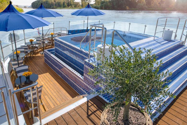 Uniworld Boutique River Cruises - Infinity Pool