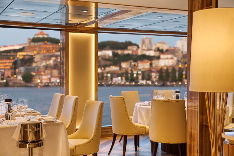 UNIWORLD BOUTIQUE CRUISES - Restaurant