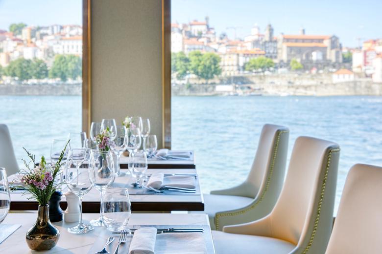 UNIWORLD BOUTIQUE CRUISES - Restaurant