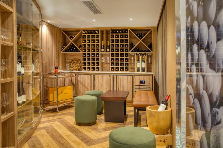 UNIWORLD BOUTIQUE CRUISES - winecellar