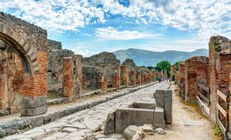 Exclusive Pompeii and Amalfi Drive