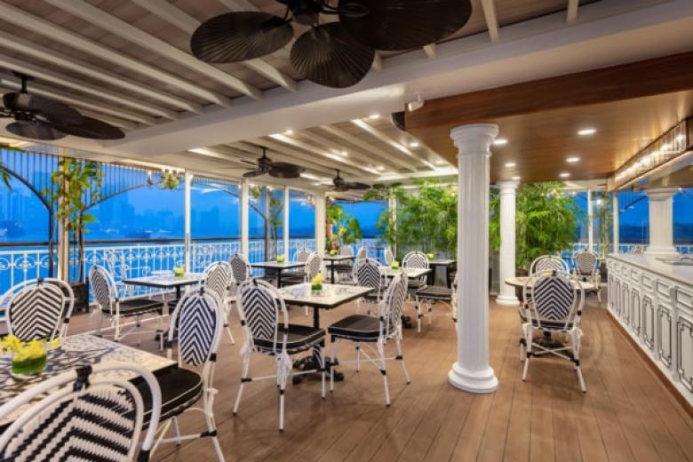 Uniworld Boutique River Cruises - Outdoor Lounge