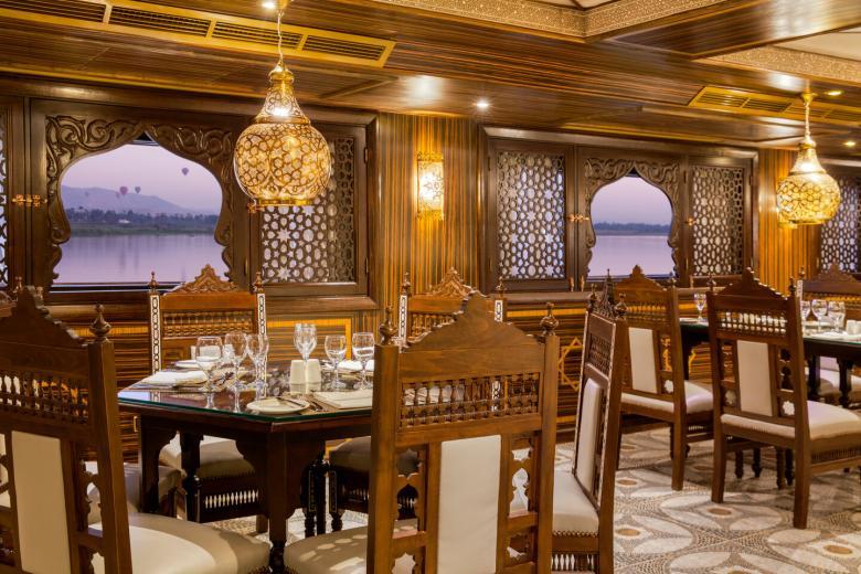 UNIWORLD BOUTIQUE CRUISES - Restaurant